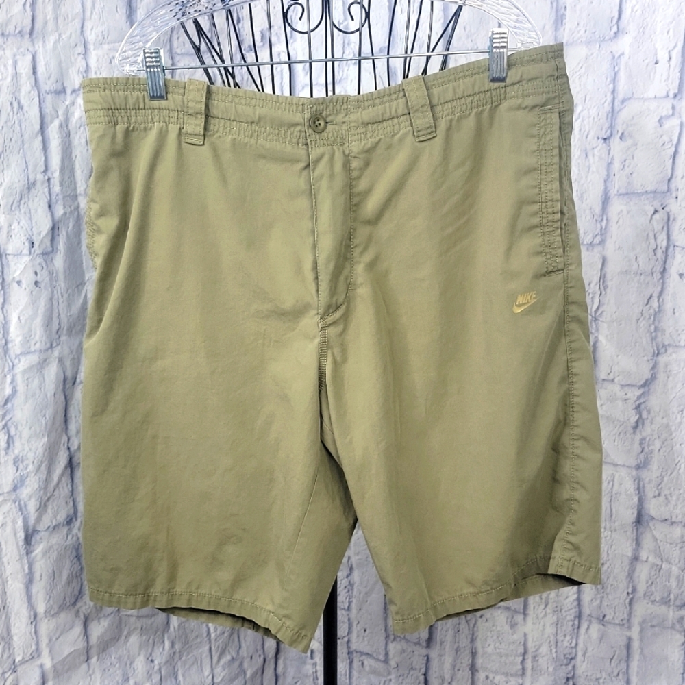 Nike Green Athletic Shorts for Performance‎ XL